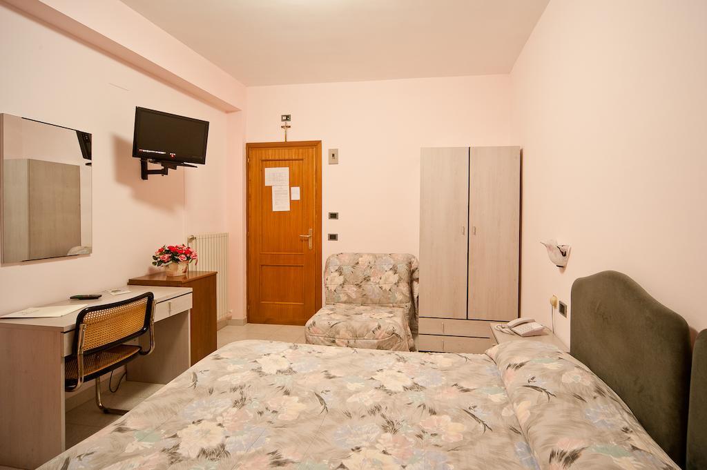 Hotel Il Quadrifoglio Cascia Zimmer foto