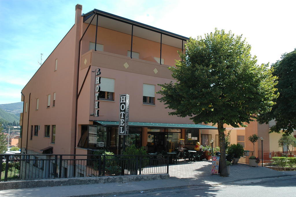 Hotel Il Quadrifoglio Cascia Exterior foto